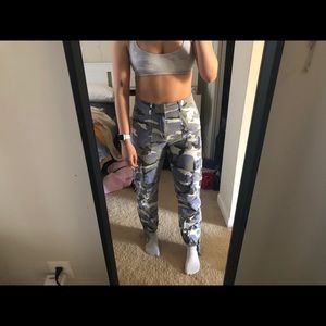 urban outfitters camo pants